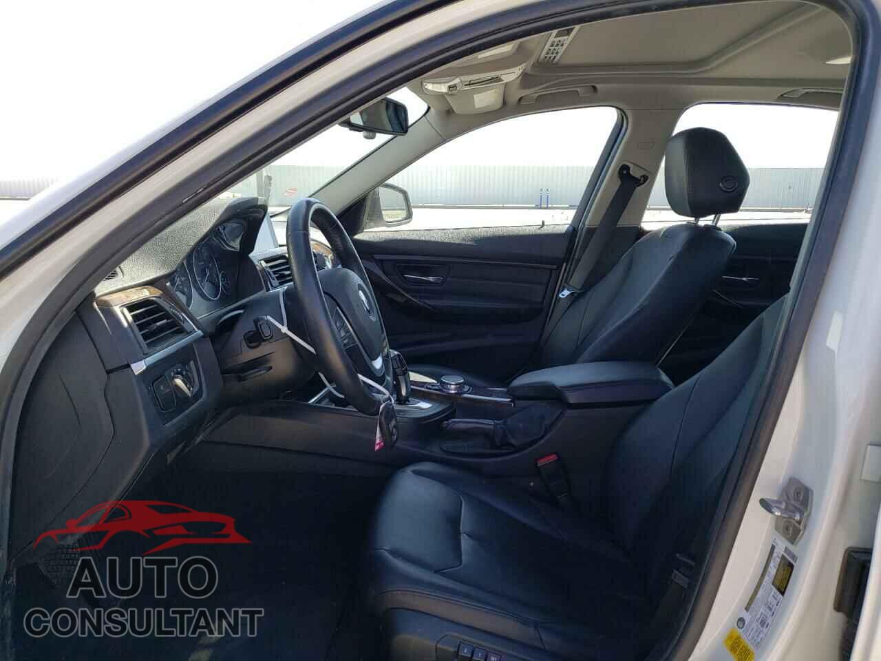 BMW 3 SERIES 2015 - WBA3C1C50FK122014
