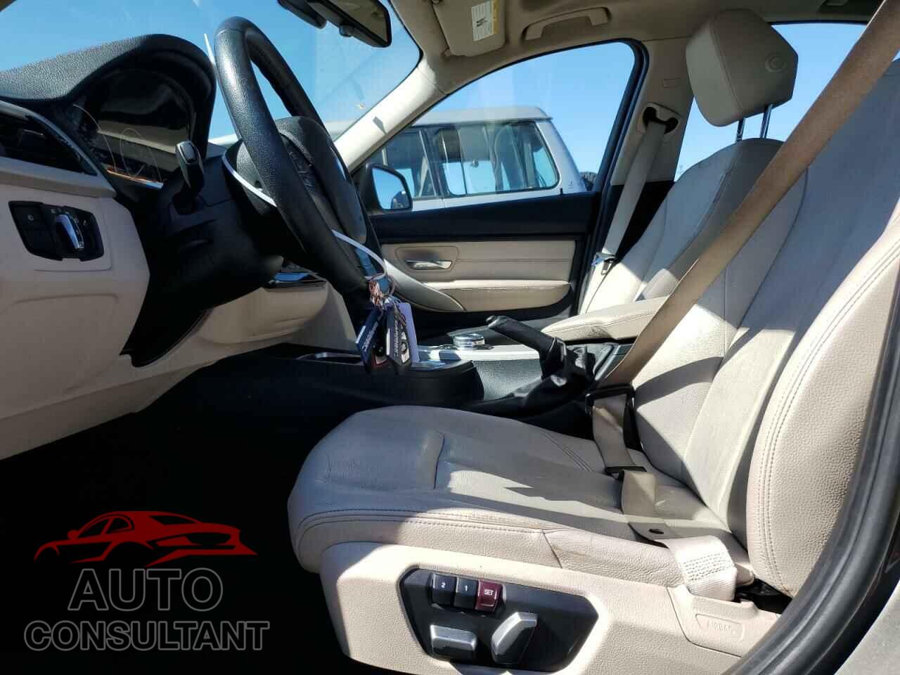 BMW 3 SERIES 2016 - WBA8E1G54GNU10516