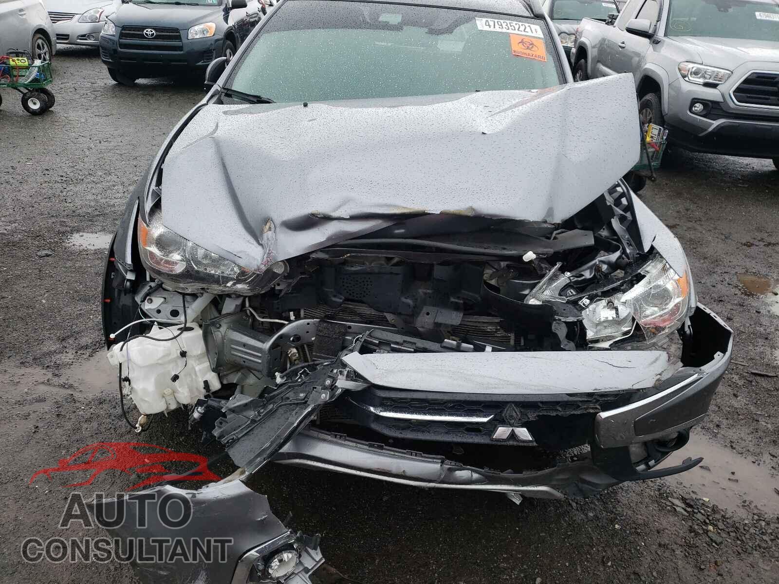 MITSUBISHI OUTLANDER 2018 - JA4AR4AW7JZ007152