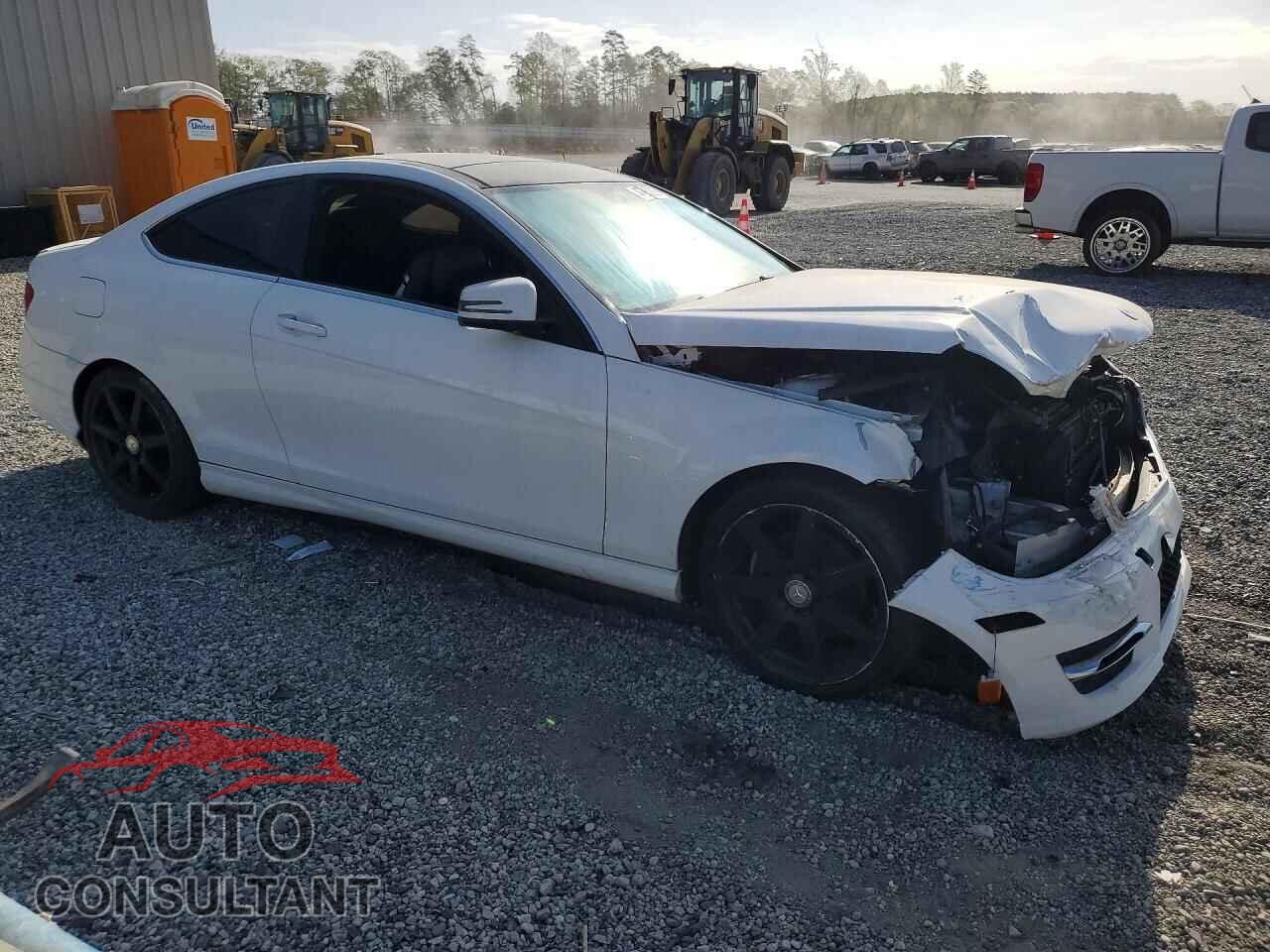 MERCEDES-BENZ C-CLASS 2015 - WDDGJ4HB3FG360121