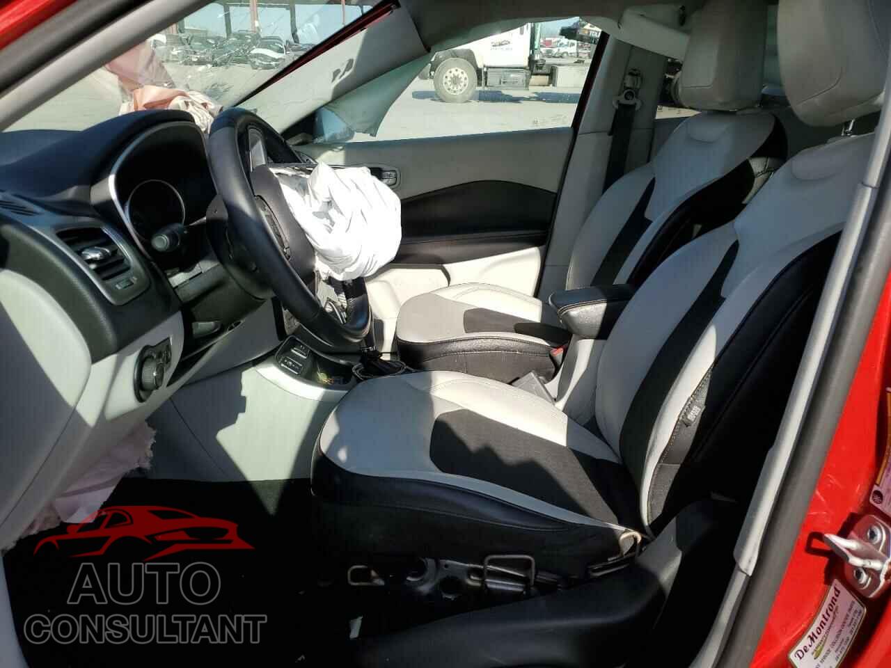 JEEP COMPASS 2018 - 3C4NJCBB2JT212227