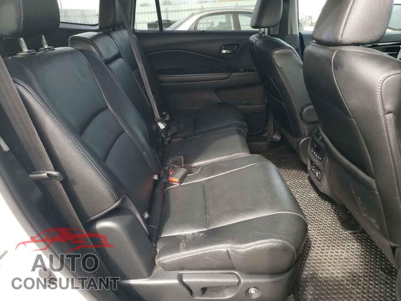 HONDA PILOT 2017 - 5FNYF6H95HB055550