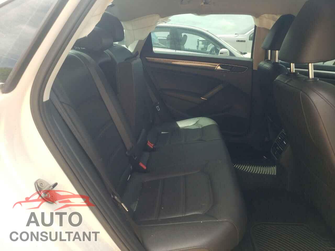 VOLKSWAGEN PASSAT 2017 - 1VWBT7A37HC033277