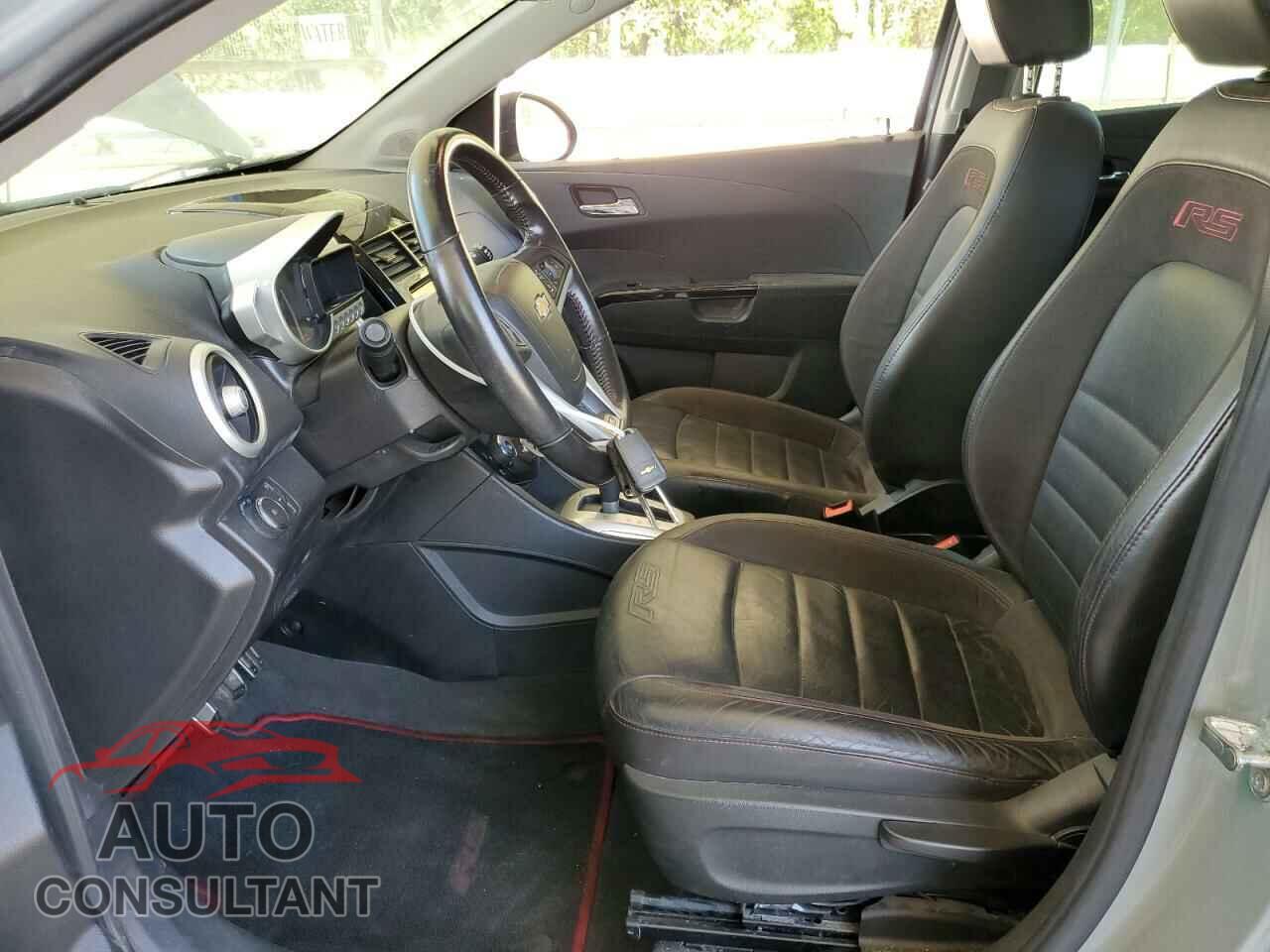 CHEVROLET SONIC 2015 - 1G1JG6SB8F4128806