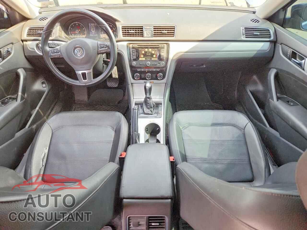 VOLKSWAGEN PASSAT 2013 - 1VWBP7A36DC102457