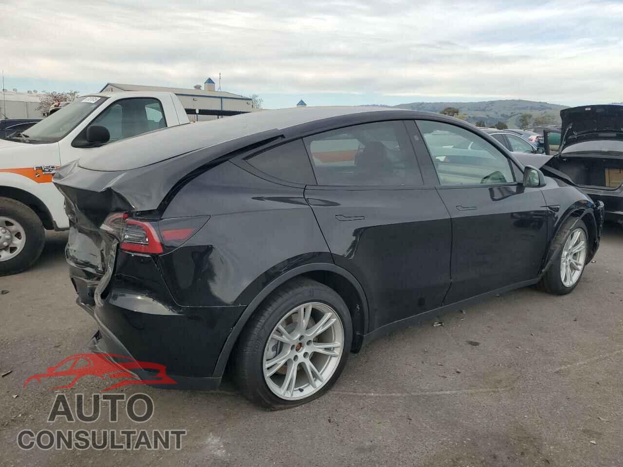 TESLA MODEL Y 2023 - 7SAYGAEE4PF833159