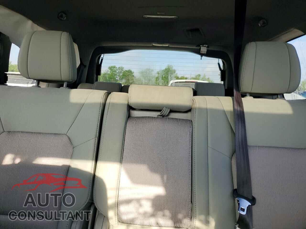 HONDA PILOT 2015 - 5FNYF3H32FB026899