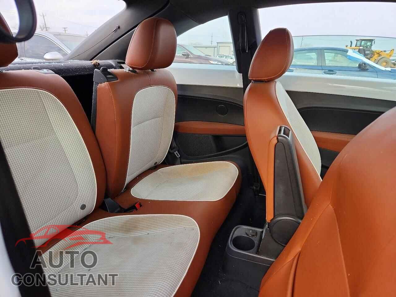 VOLKSWAGEN BEETLE 2017 - 3VWF17AT7HM623114