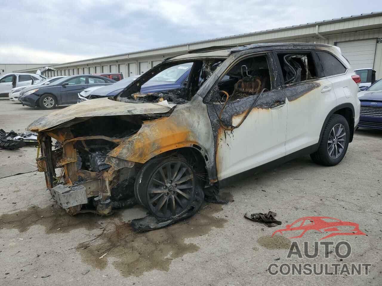 TOYOTA HIGHLANDER 2019 - 5TDJZRFH1KS565353