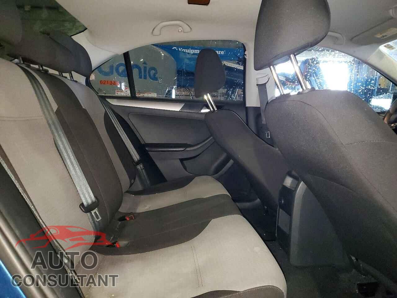 VOLKSWAGEN JETTA 2017 - 3VW2B7AJ3HM372781