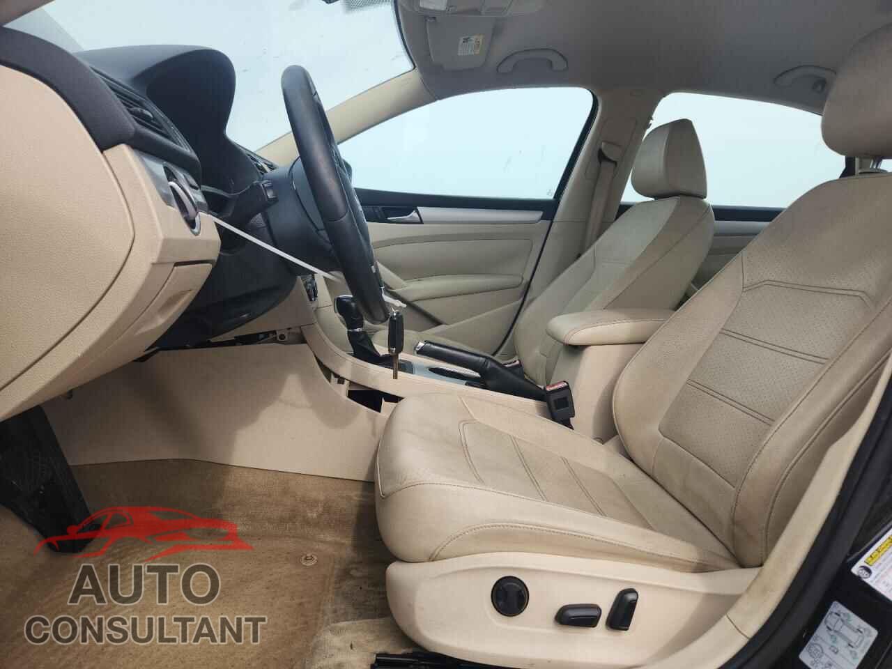 VOLKSWAGEN PASSAT 2013 - 1VWBP7A34DC074805