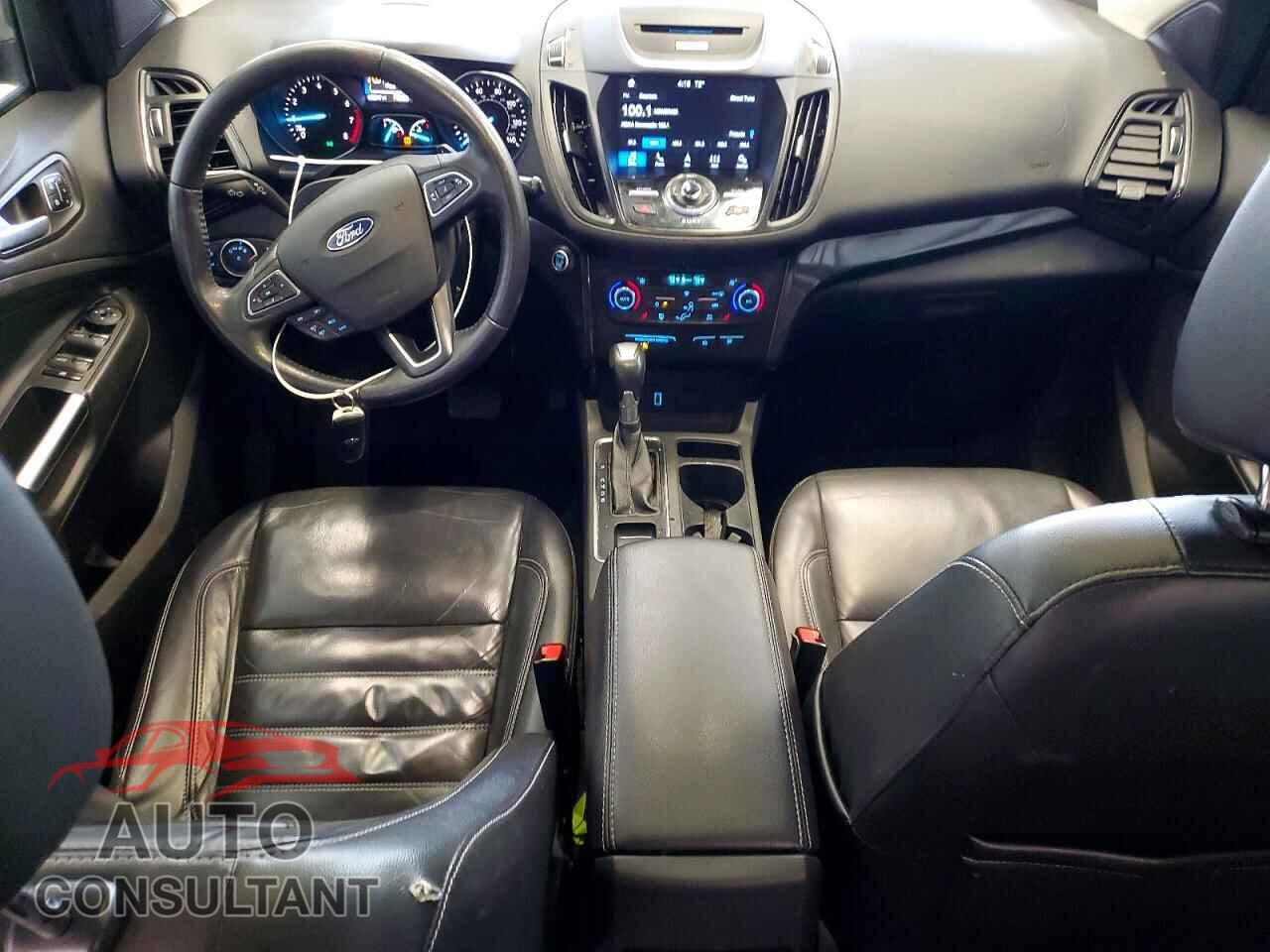 FORD ESCAPE 2017 - 1FMCU9J90HUE89759