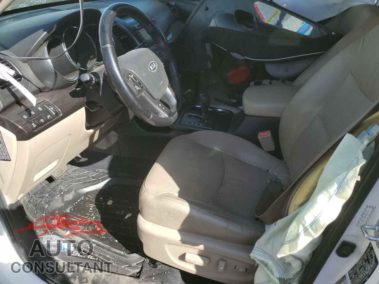 KIA SORENTO 2011 - 5XYKUDA21BG021313