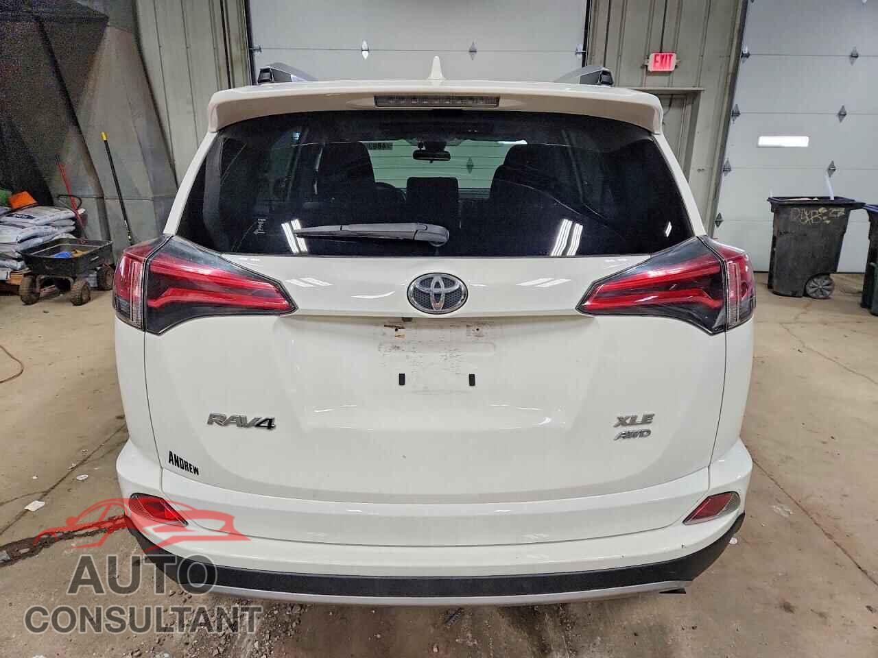 TOYOTA RAV4 2017 - JTMRFREV2HJ117941