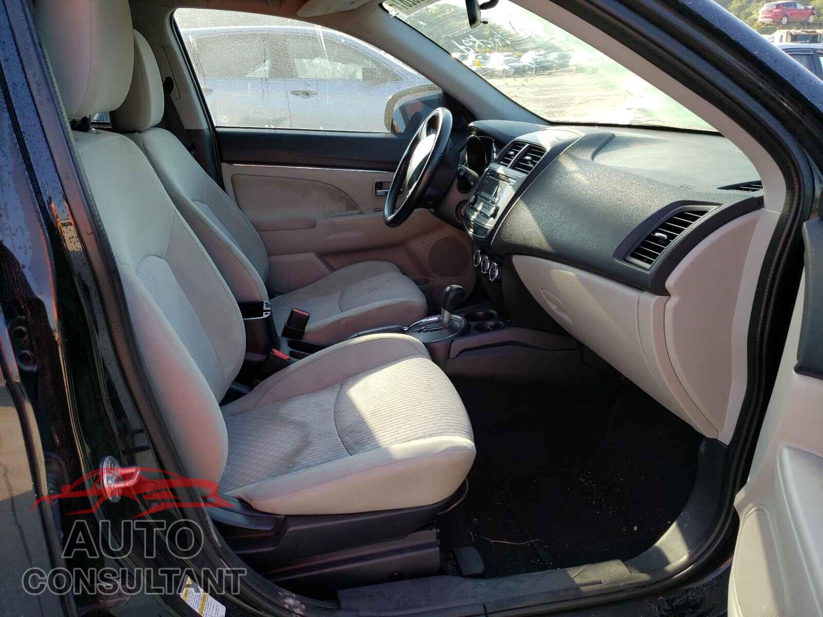 MITSUBISHI OUTLANDER 2017 - JA4AP3AU2HZ014292