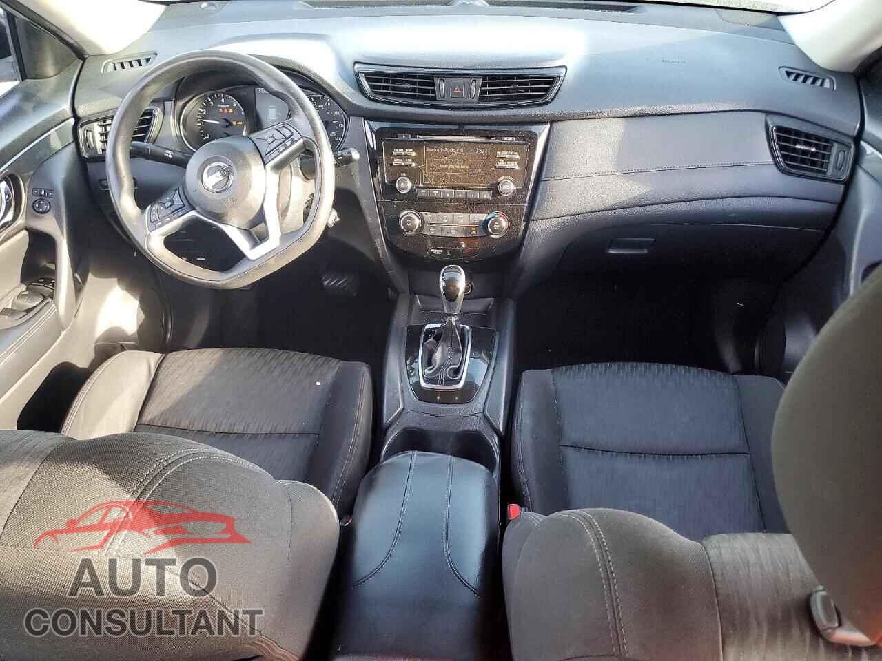 NISSAN ROGUE 2017 - KNMAT2MT3HP529411