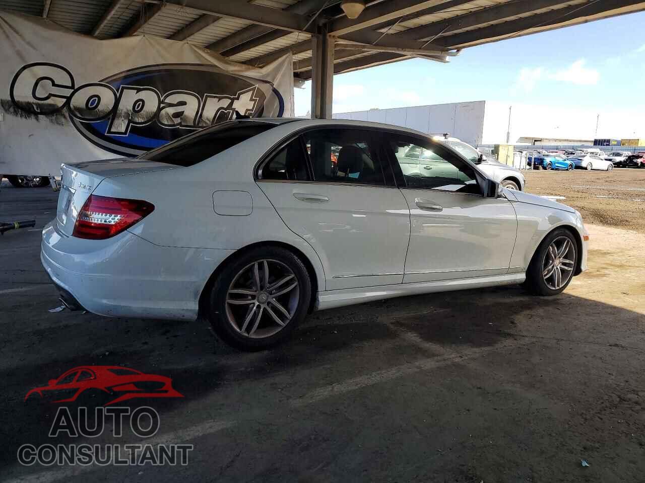 MERCEDES-BENZ C-CLASS 2012 - WDDGF8BB0CR238124