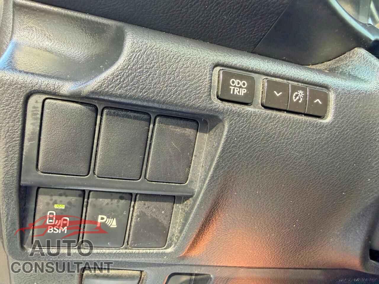 LEXUS IS 2014 - JTHBF1D29E5011886