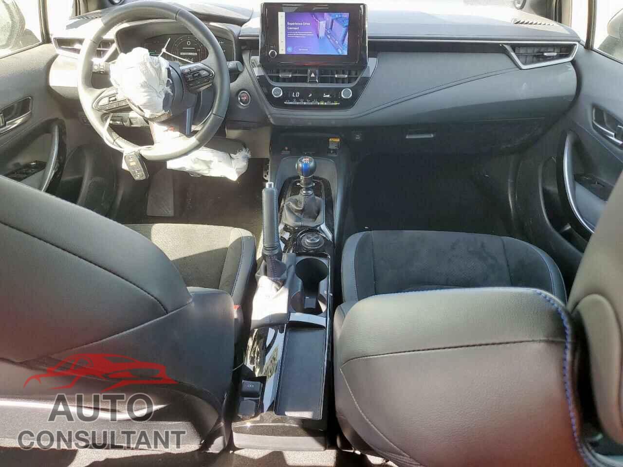TOYOTA GR COROLLA 2024 - JTNABAAEXRA012500