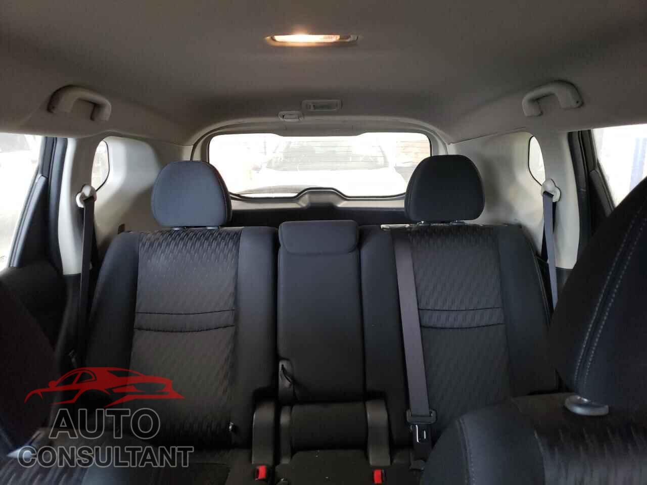 NISSAN ROGUE 2017 - KNMAT2MV6HP541733