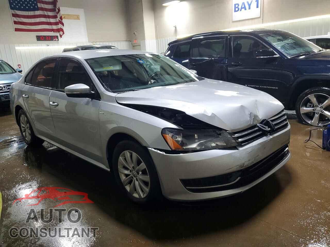 VOLKSWAGEN PASSAT 2015 - 1VWAS7A31FC051012