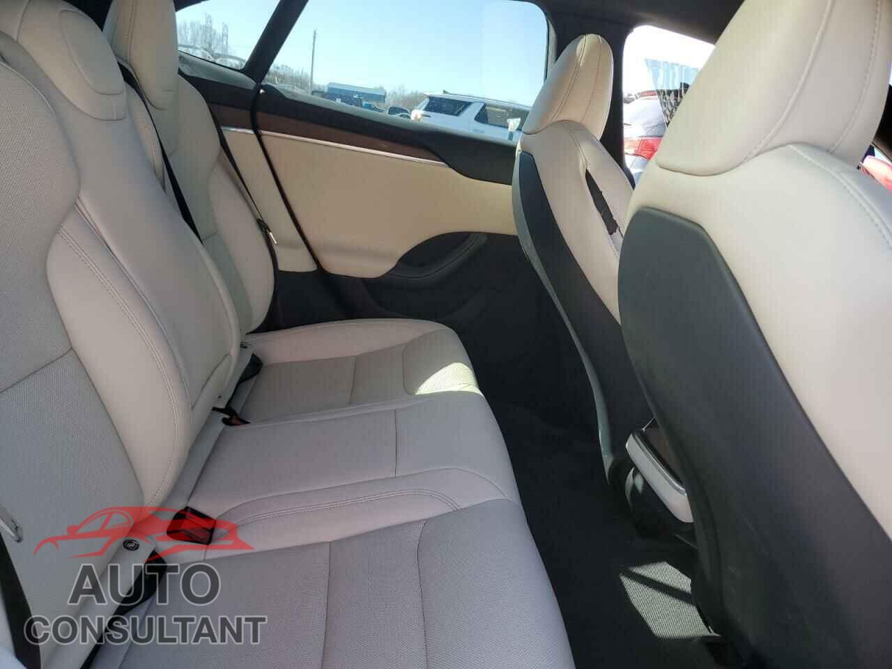 TESLA MODEL S 2023 - 5YJSA1E56PF520120