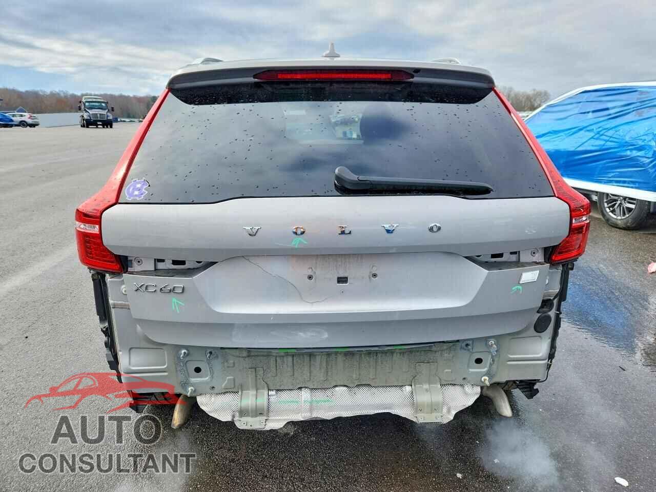 VOLVO XC60 2023 - YV4H60DKXP1333384