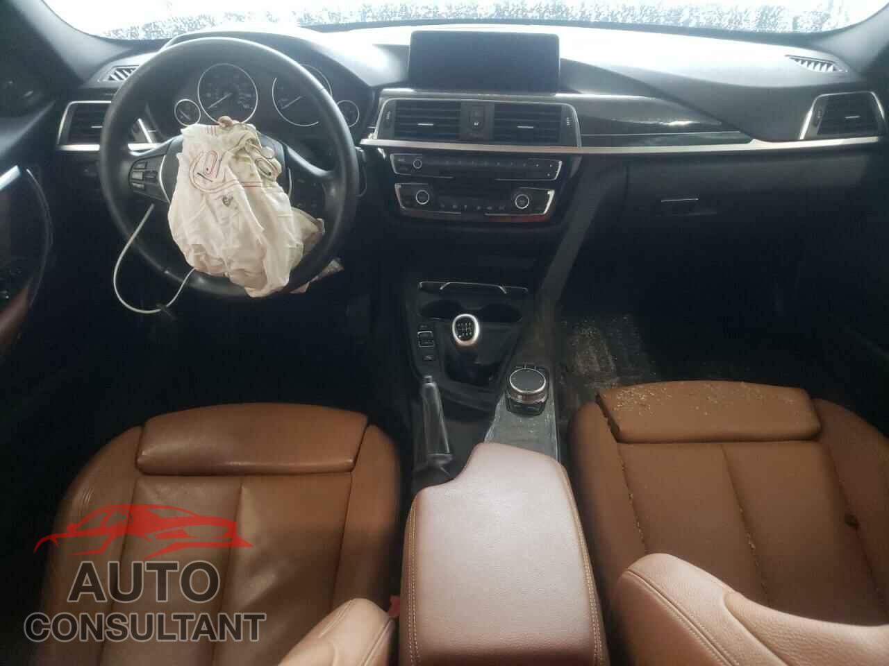 BMW 3 SERIES 2017 - WBA8B3C30HK384475