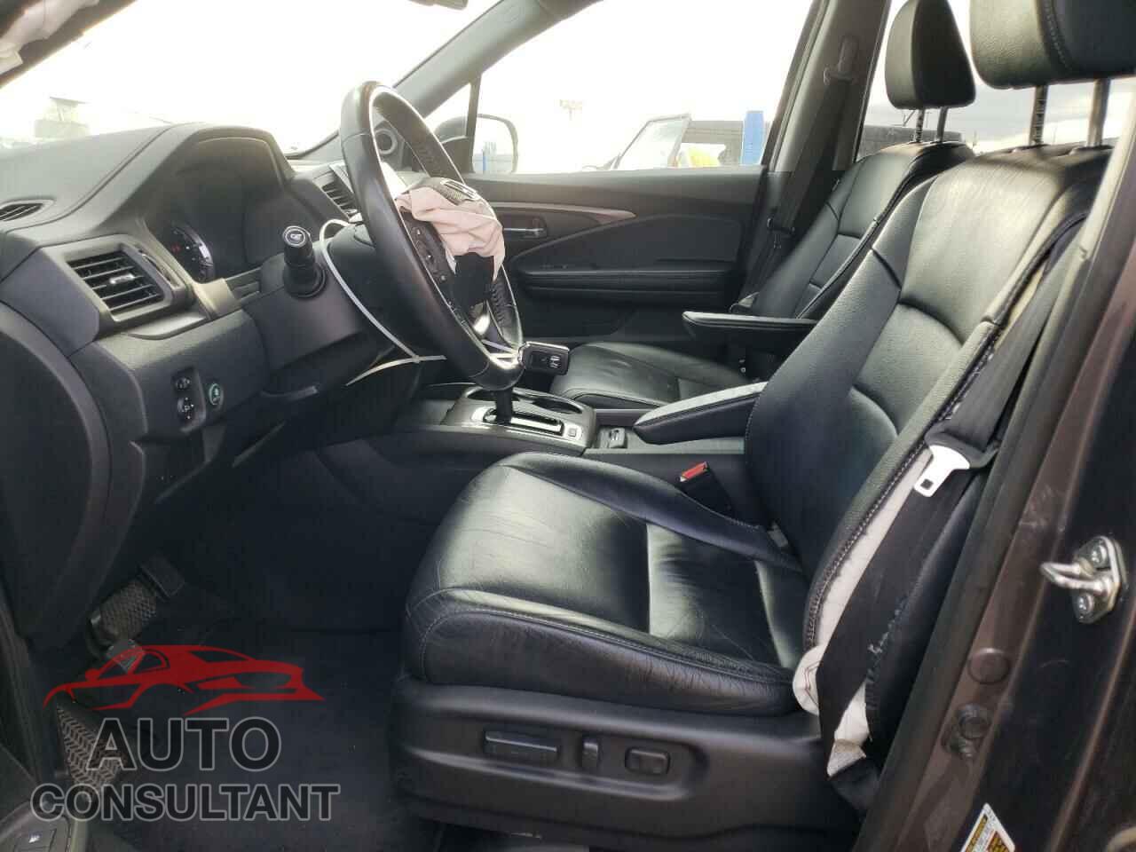 HONDA PILOT 2017 - 5FNYF6H84HB016987
