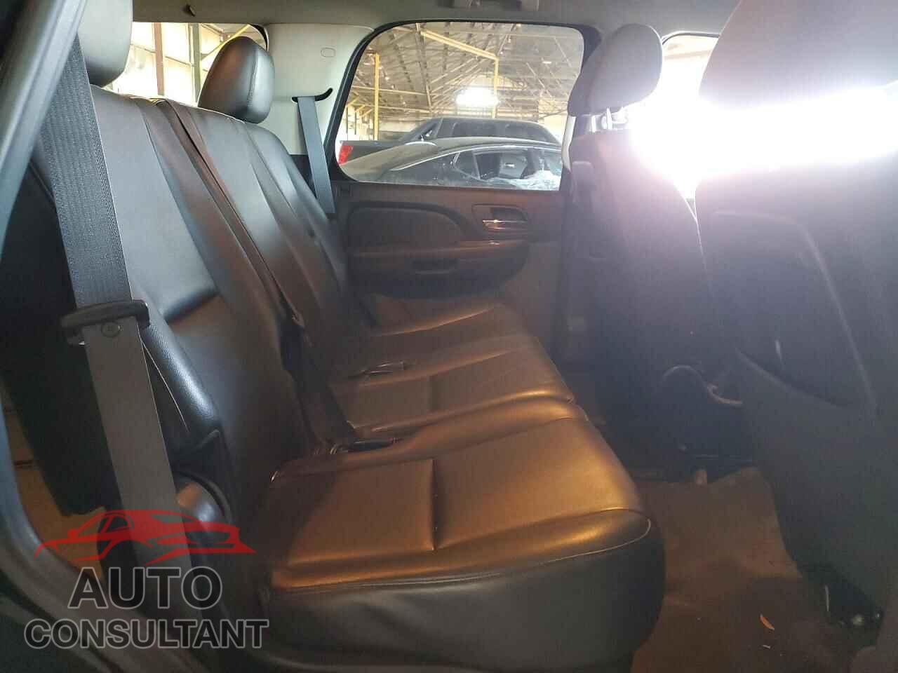 CHEVROLET TAHOE 2013 - 1GNLC2E04DR337420