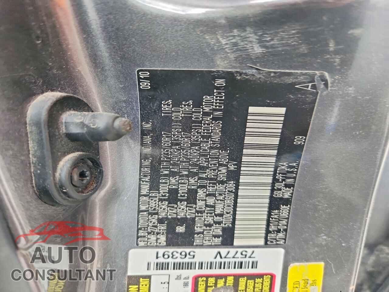 TOYOTA SIENNA 2011 - 5TDZK3DC0BS073084