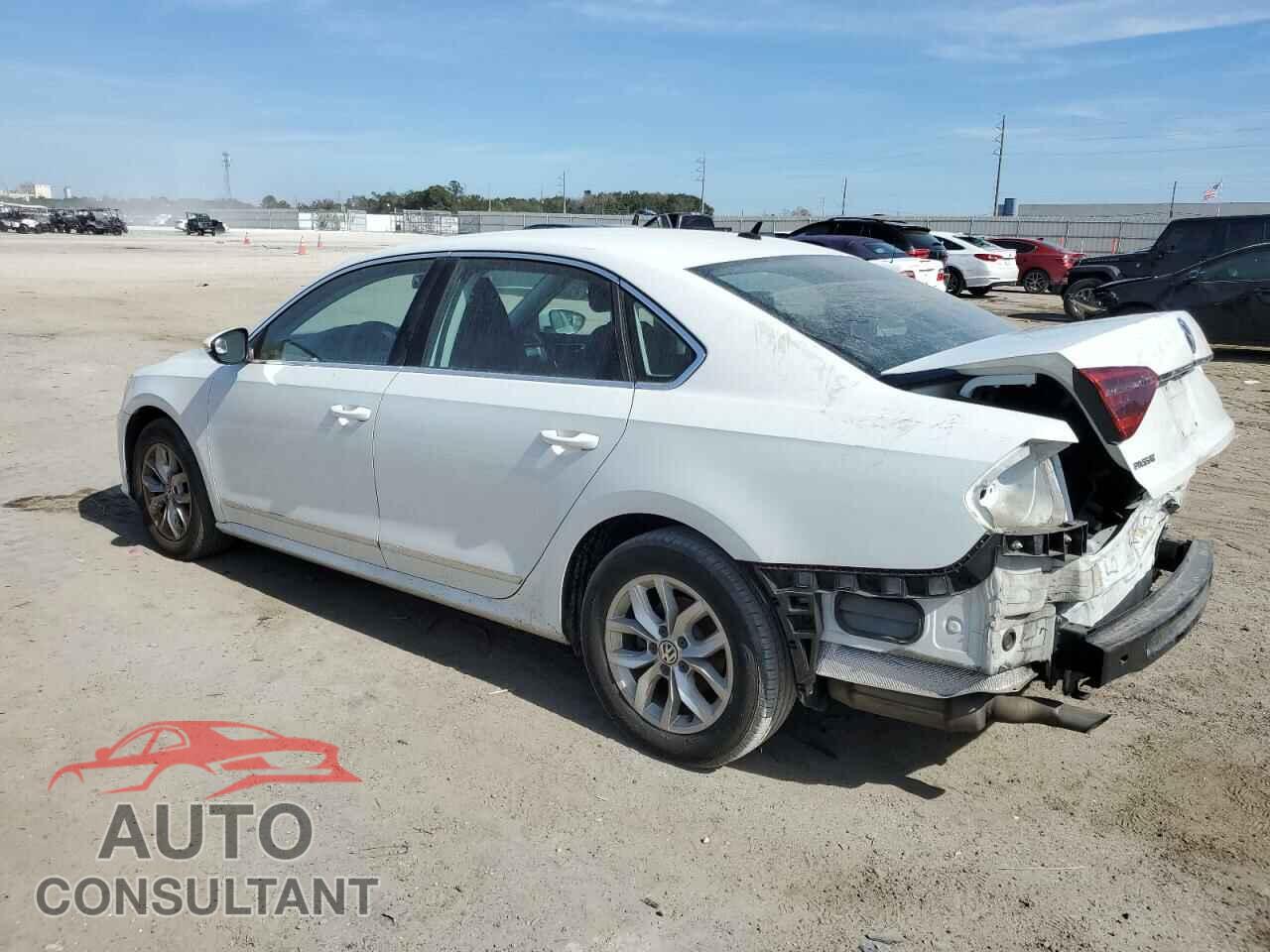 VOLKSWAGEN PASSAT 2017 - 1VWAT7A32HC005947