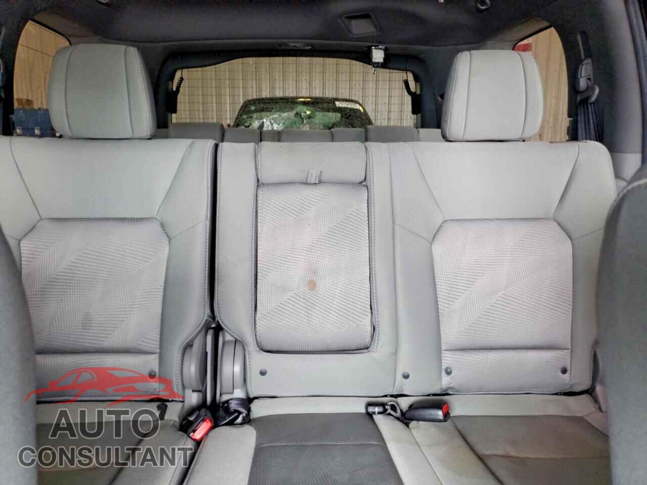 HONDA PILOT 2015 - 5FNYF4H26FB004434