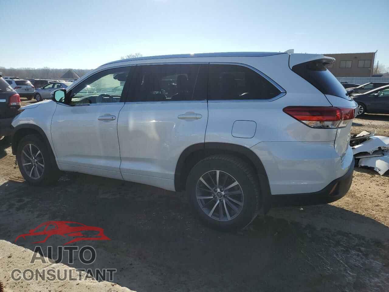 TOYOTA HIGHLANDER 2018 - 5TDJZRFH4JS827137
