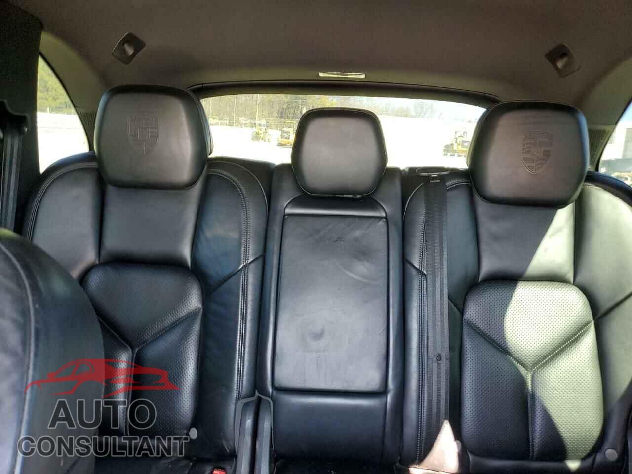 PORSCHE CAYENNE 2018 - WP1AA2A28JKA00815