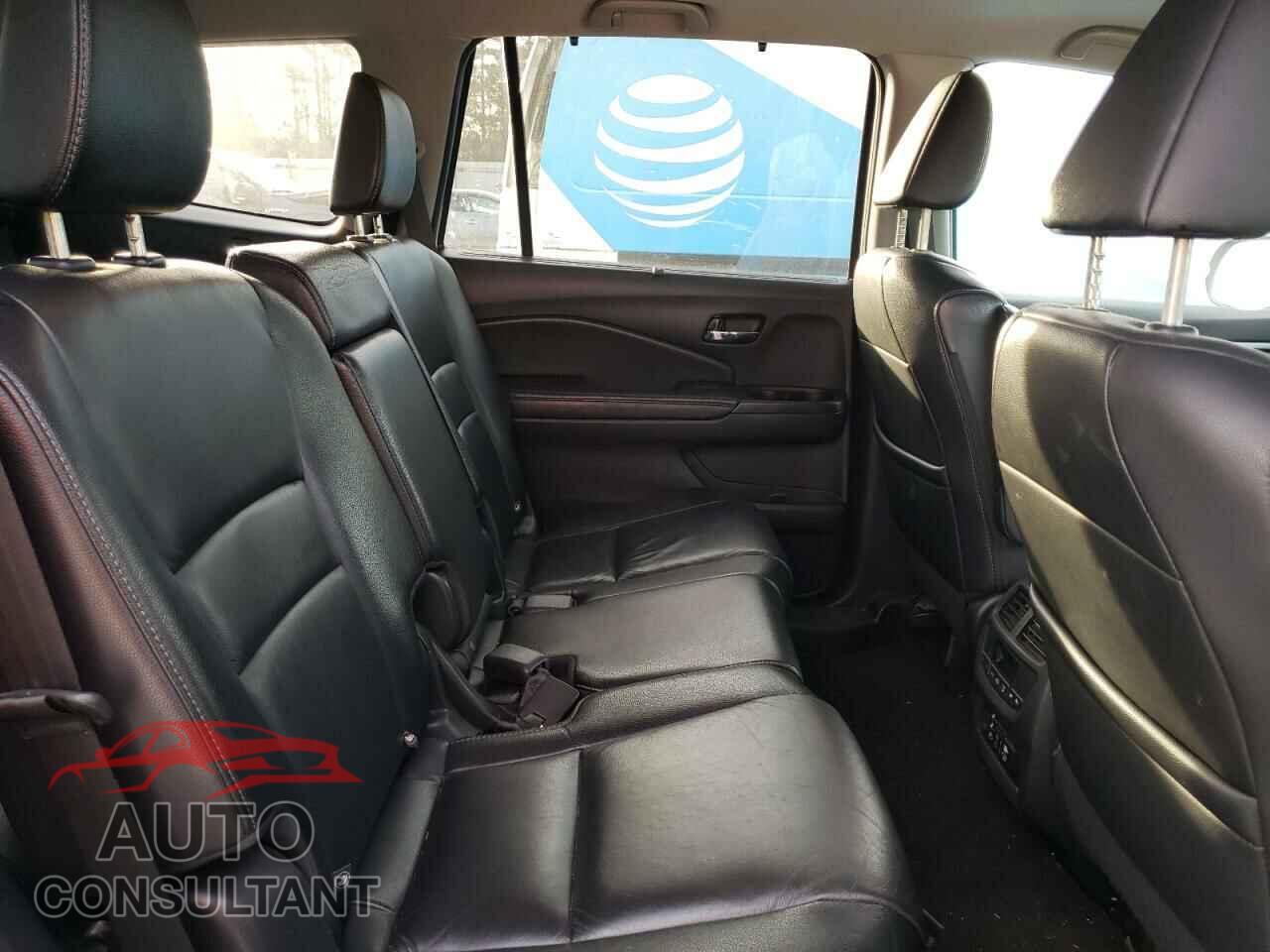 HONDA PILOT 2017 - 5FNYF5H86HB040105