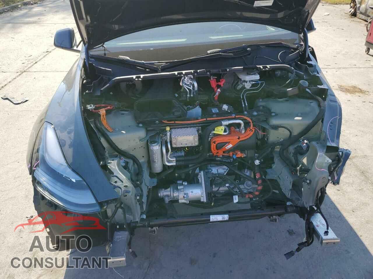 TESLA MODEL Y 2024 - 7SAYGAEE2RF192158