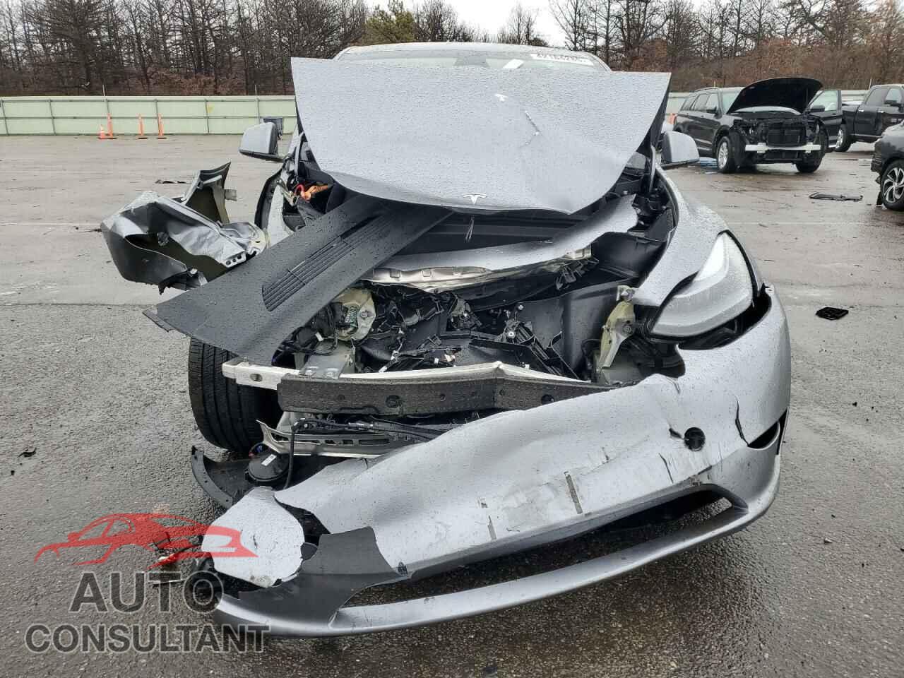 TESLA MODEL Y 2024 - 7SAYGDEE5RA323467