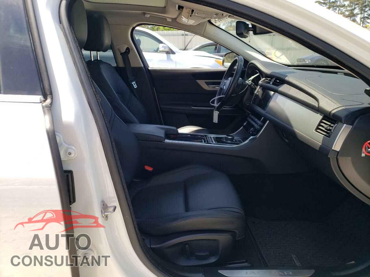 JAGUAR XF 2017 - SAJBR4BV0HCY33176