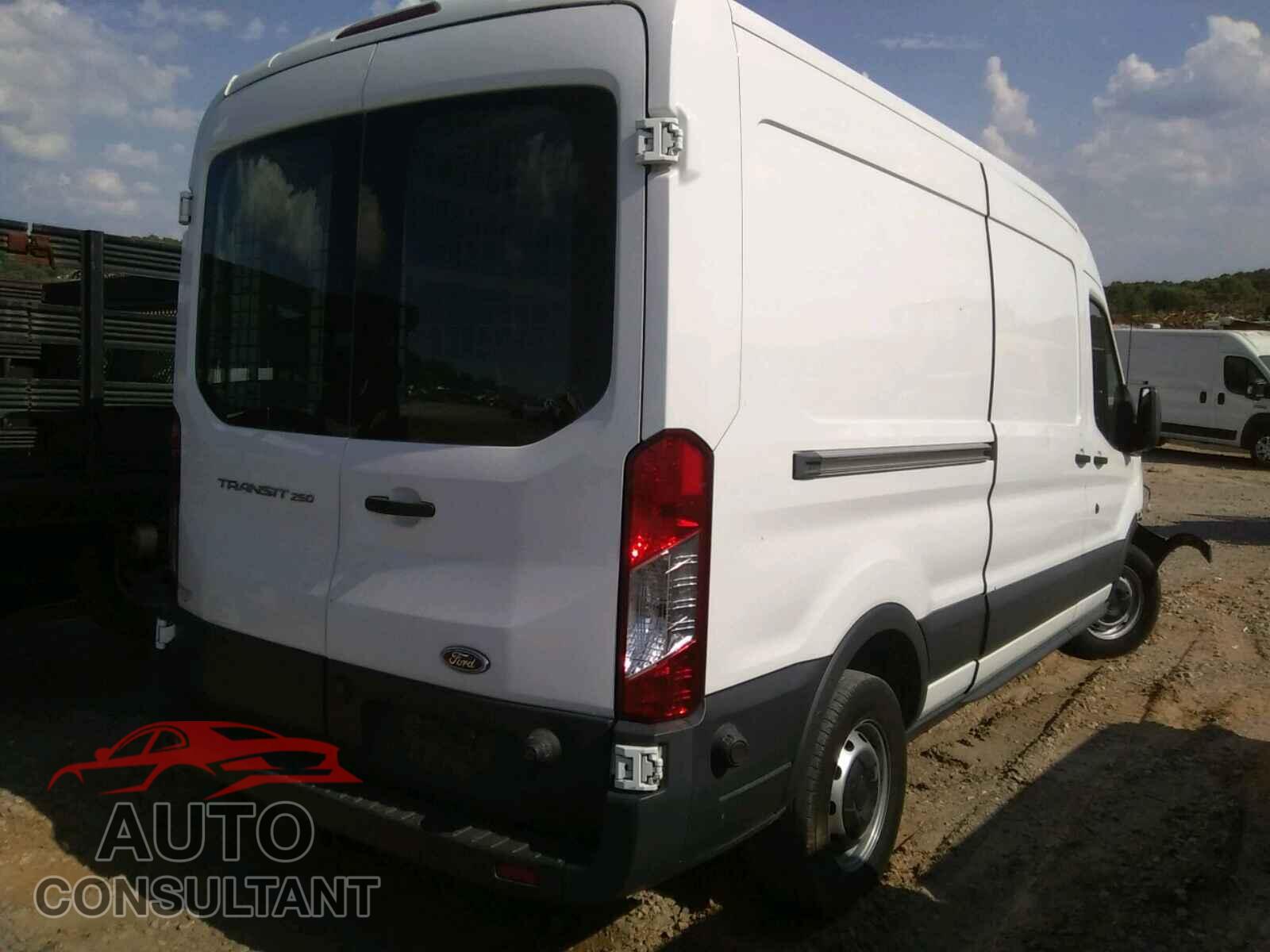 FORD TRANSIT CO 2017 - 1FTYR2CM3HKB15372