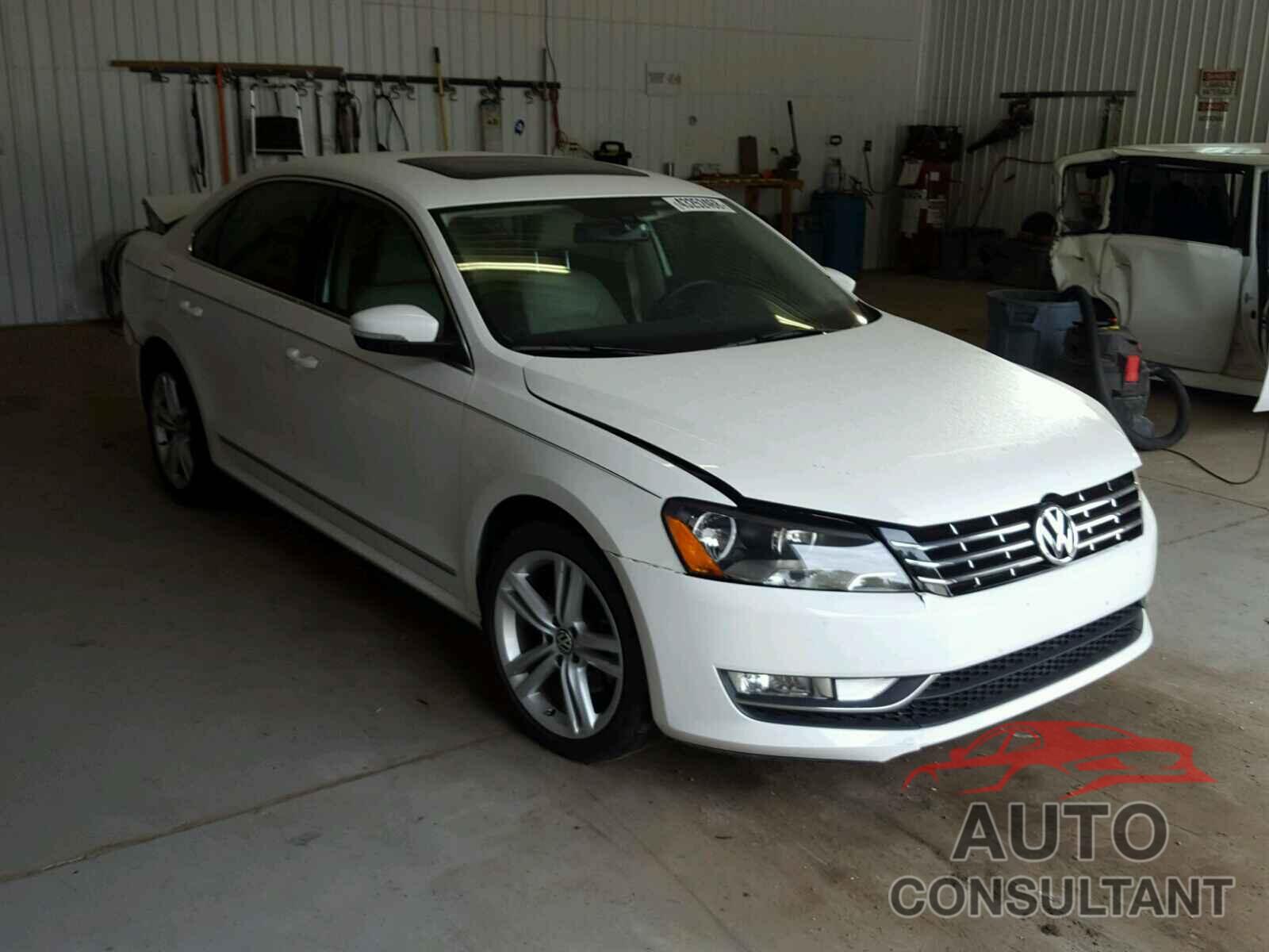 VOLKSWAGEN PASSAT 2015 - 1VWCV7A37FC021822