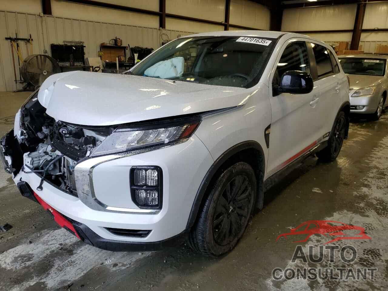 MITSUBISHI OUTLANDER 2023 - JA4ARUAU8PU009240