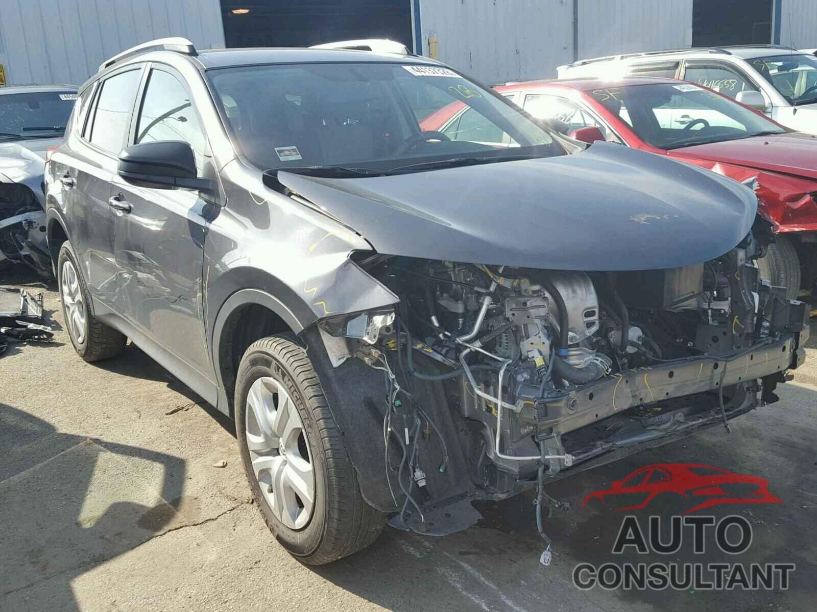 TOYOTA RAV4 LE 2015 - JTMBFREV9FJ047868