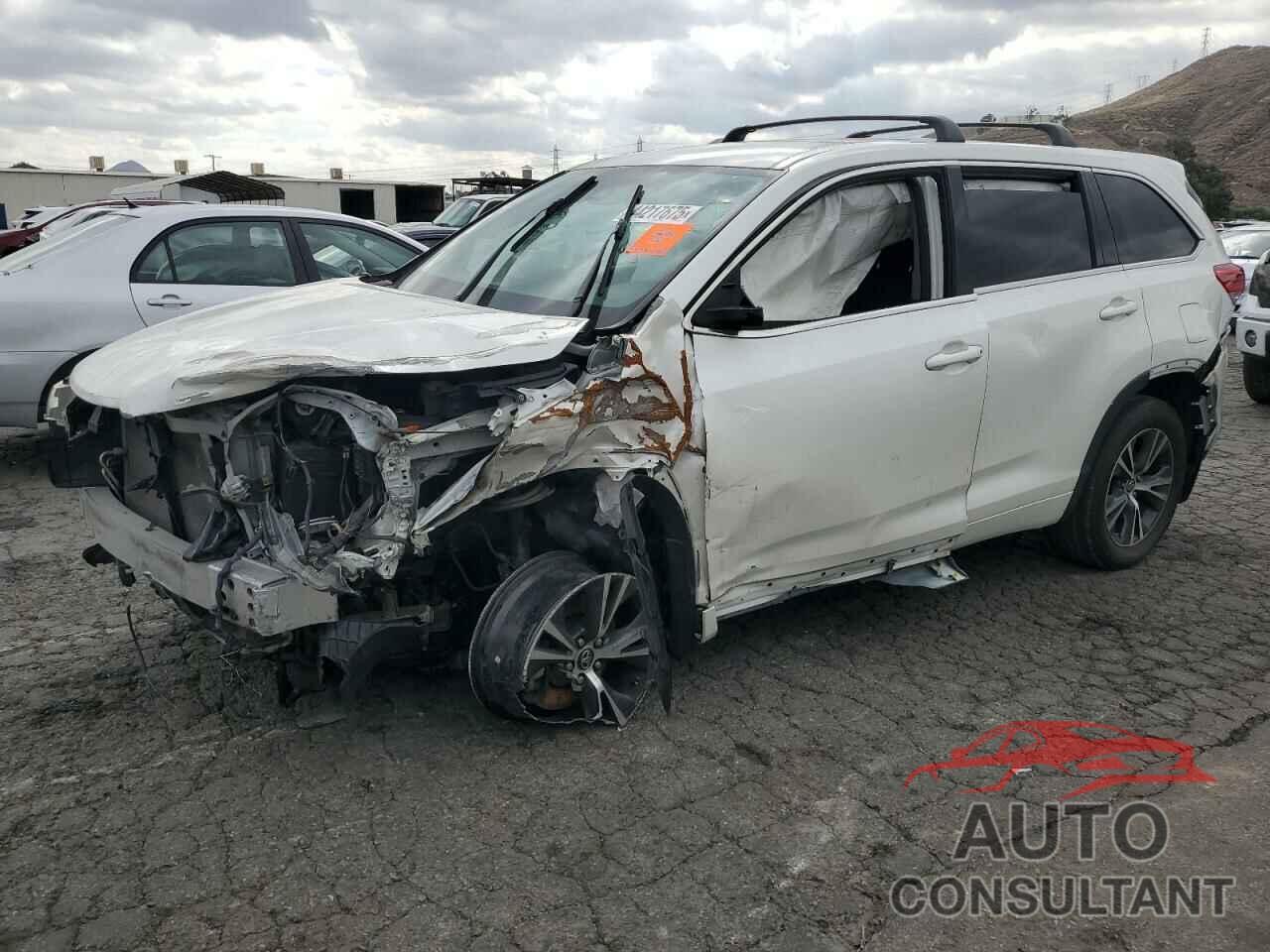 TOYOTA HIGHLANDER 2018 - 5TDZZRFH0JS268088