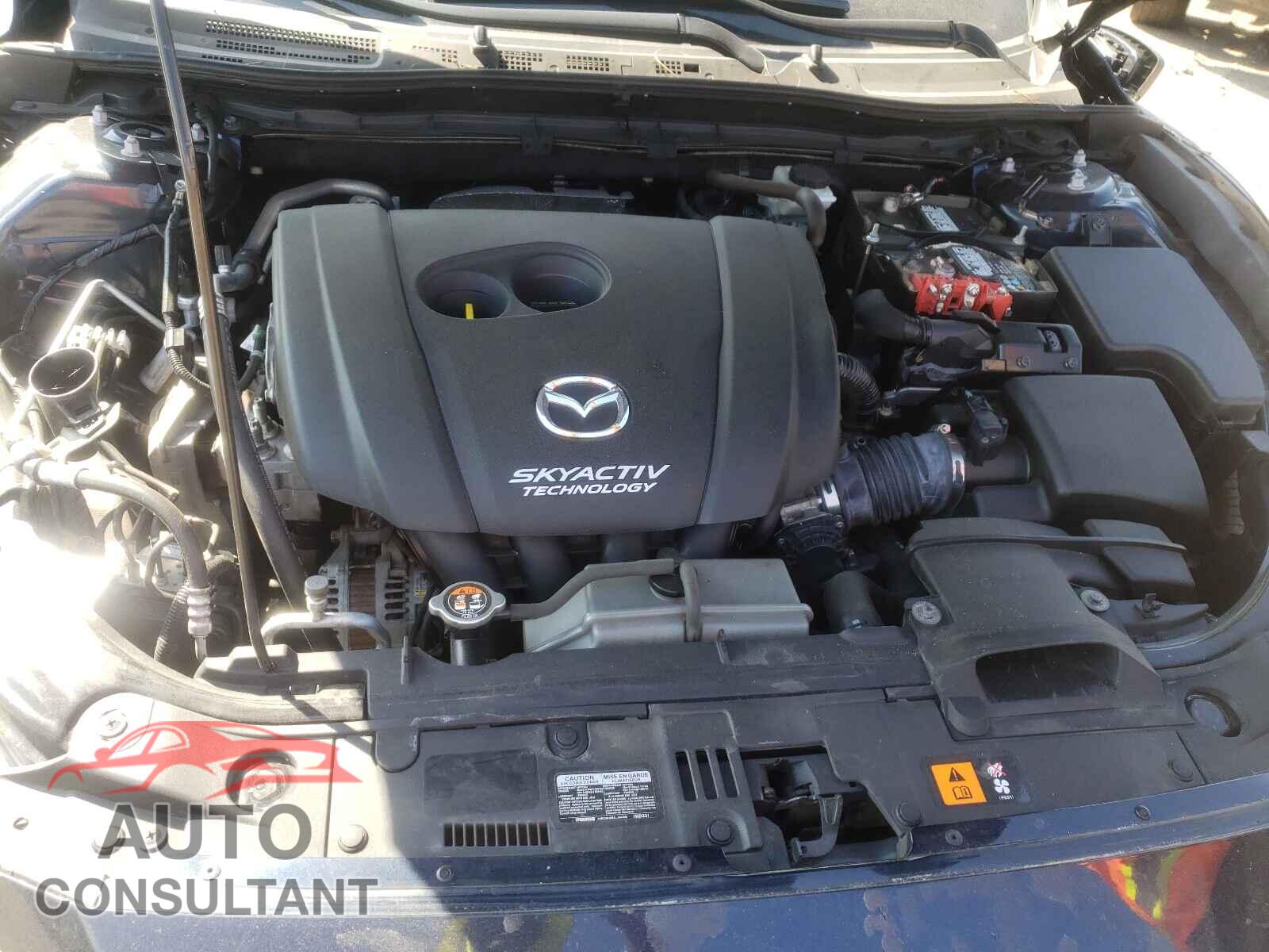 MAZDA 3 2018 - 3MZBN1U77JM162811