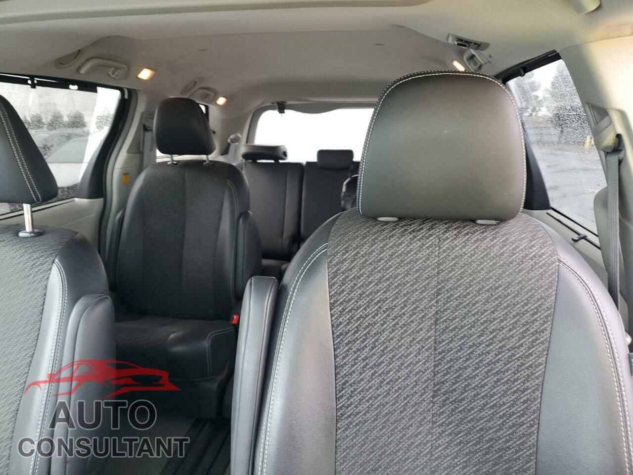 TOYOTA SIENNA 2011 - 5TDXK3DC2BS170584