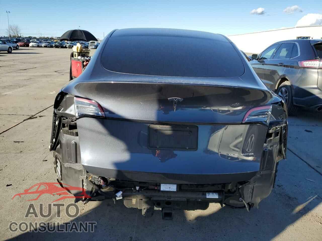 TESLA MODEL Y 2021 - 5YJYGDEE4MF148573