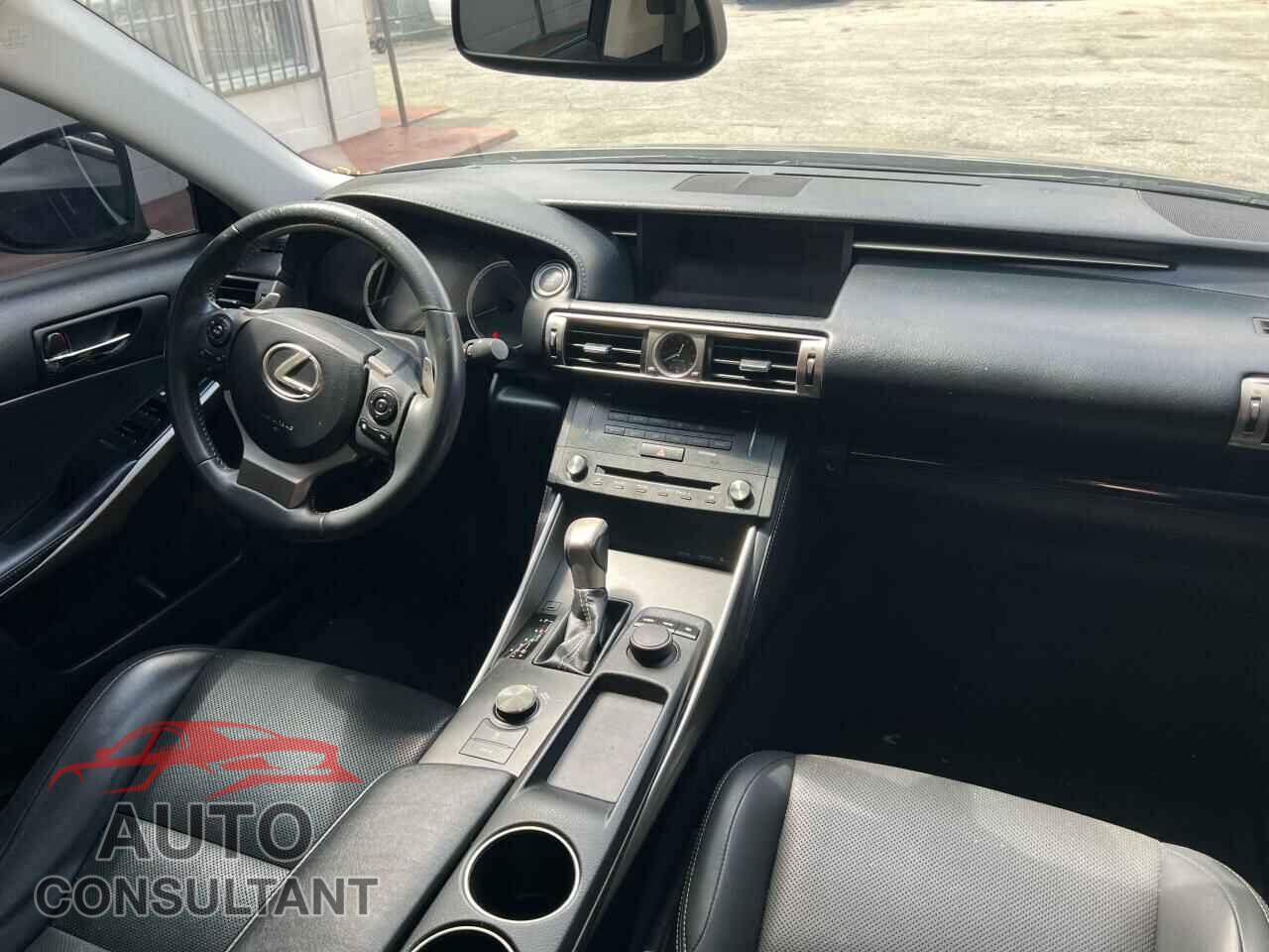 LEXUS IS 2015 - JTHBF1D24F5051990