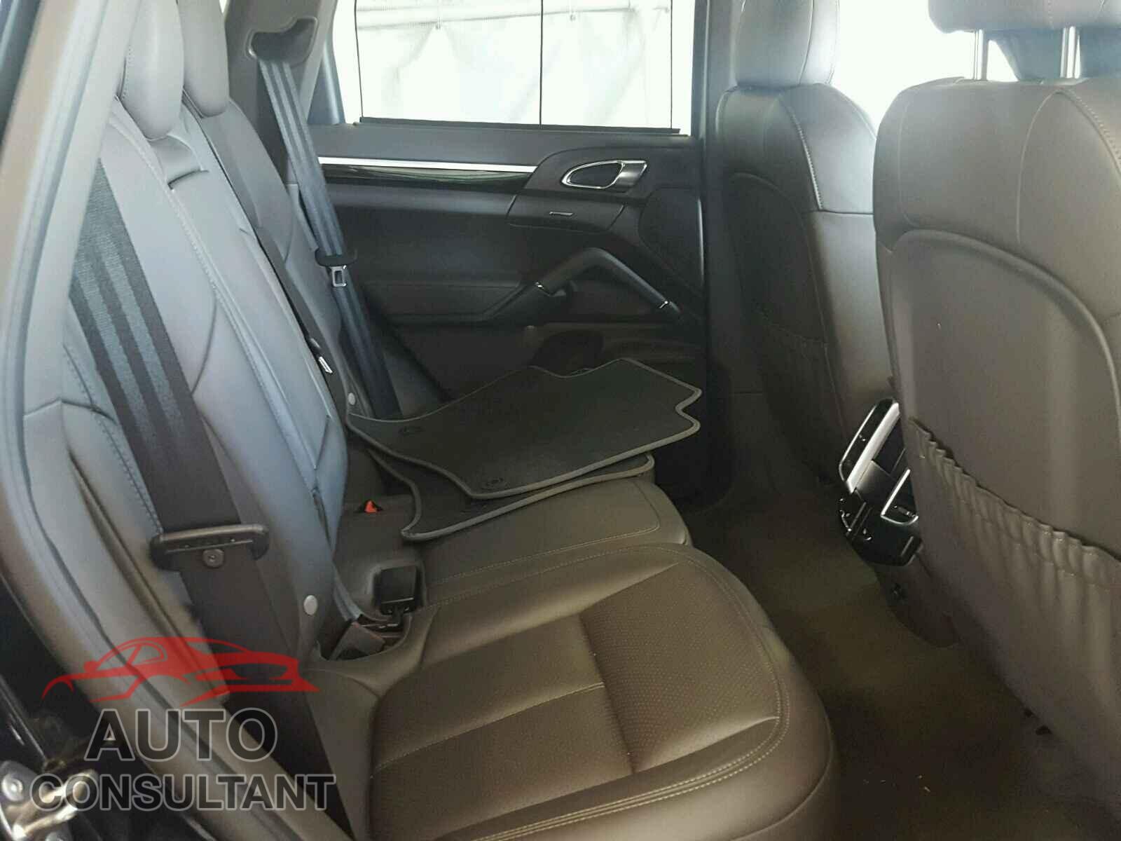 PORSCHE CAYENNE 2016 - WP1AA2A28GLA08495