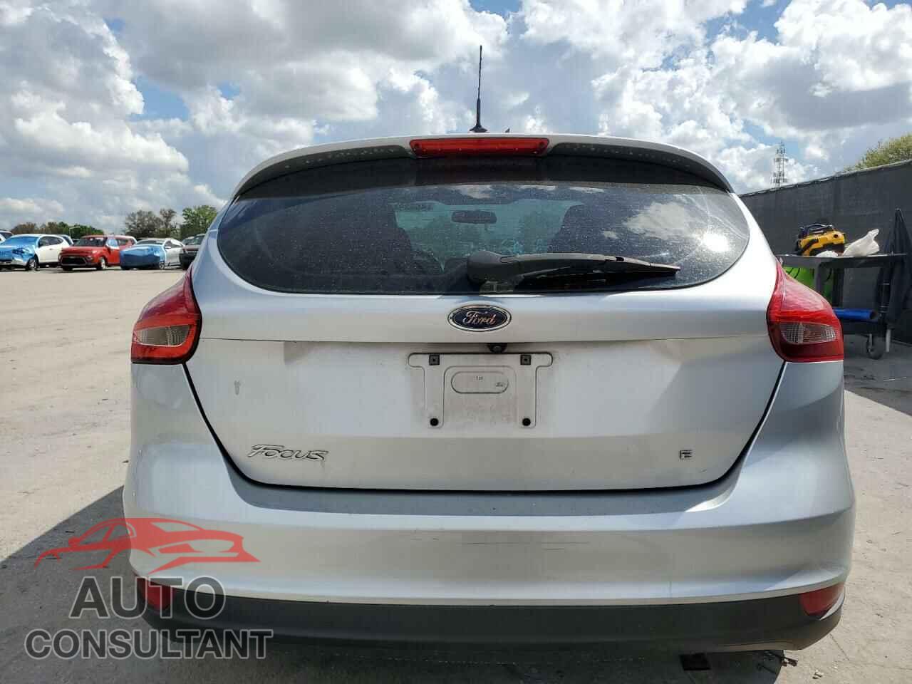 FORD FOCUS 2016 - 1FADP3K28GL264675